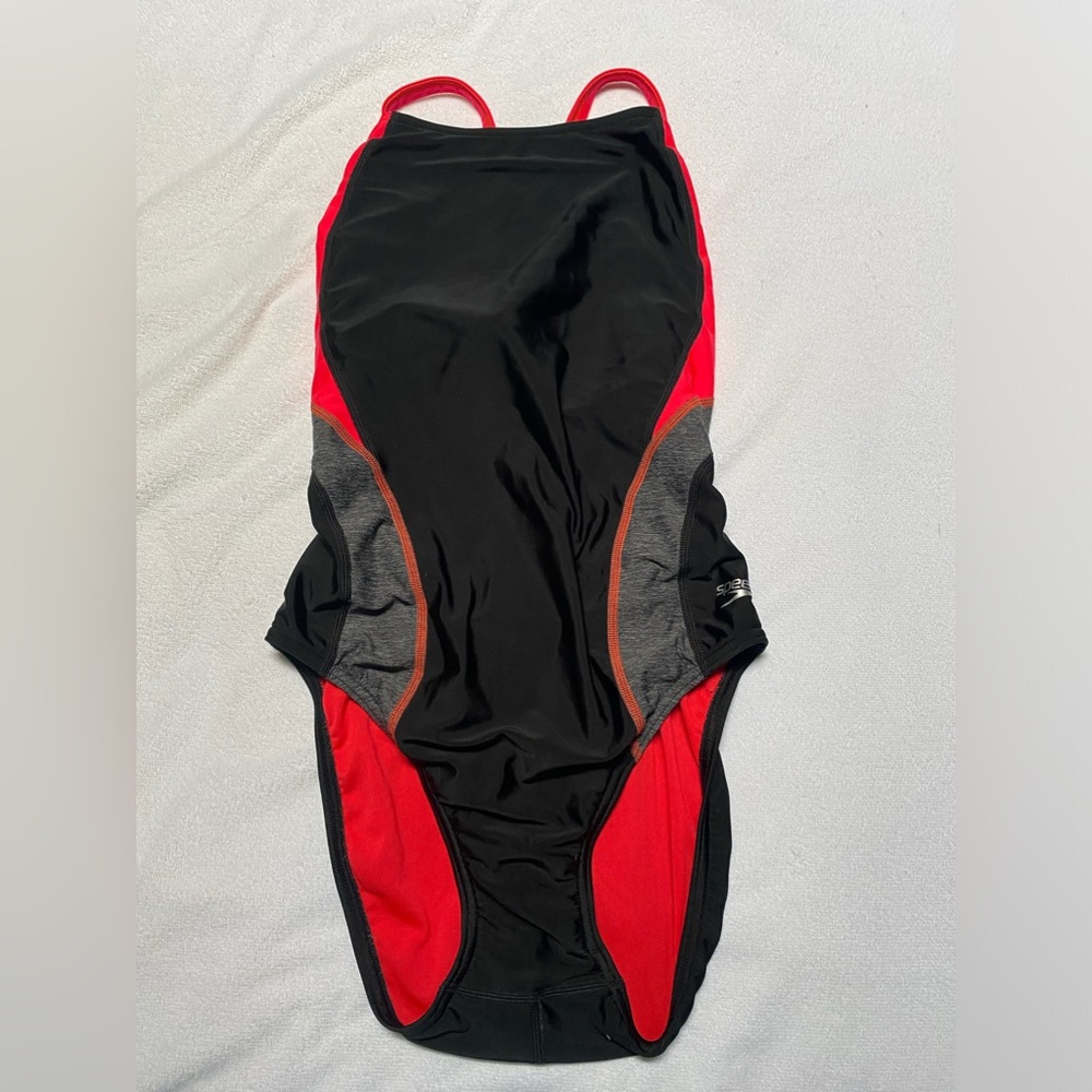 BARELY WORN-Speedo women’s one piece 12/38